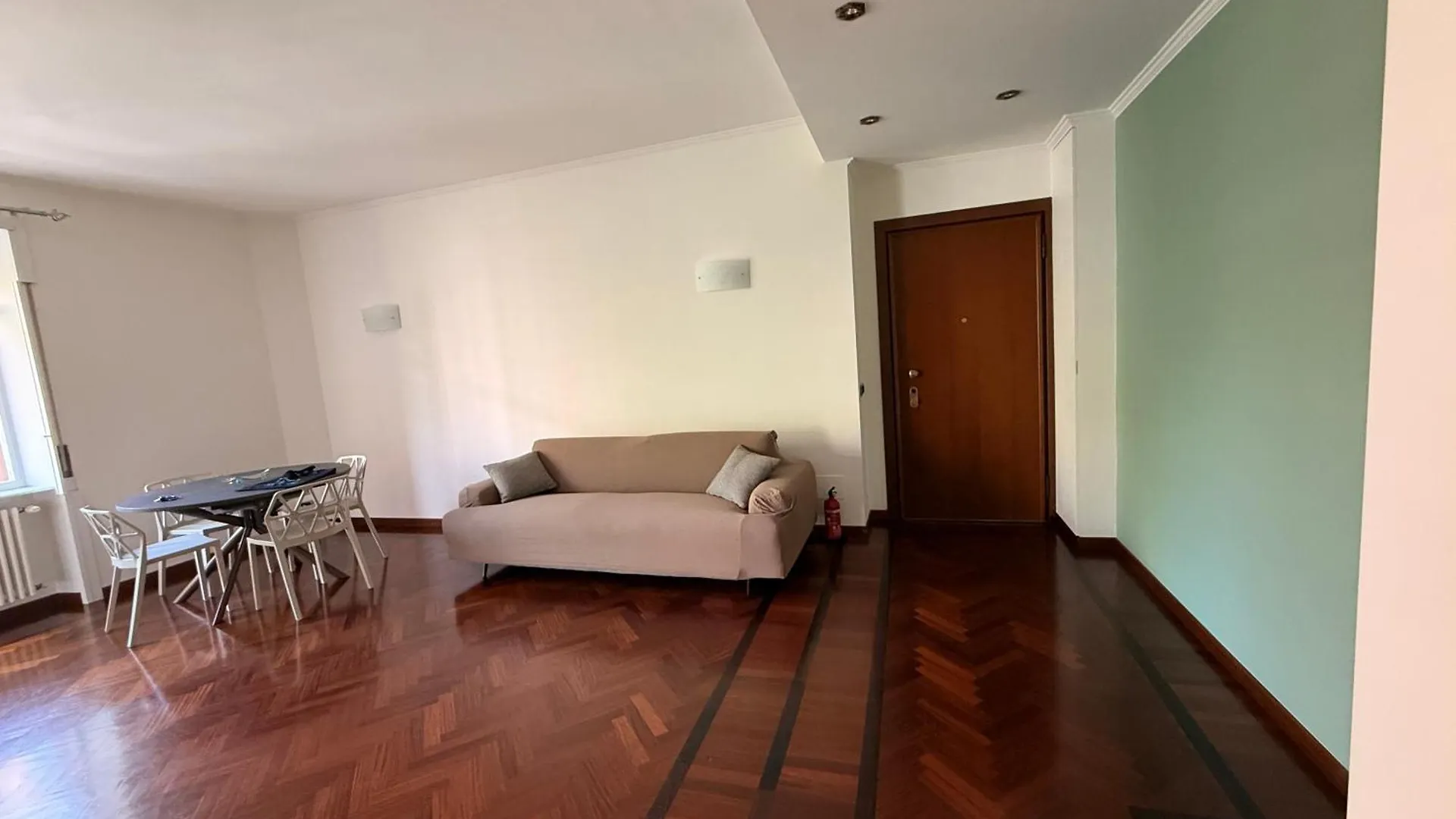Brand New Apartment Near City Center Milan Italy